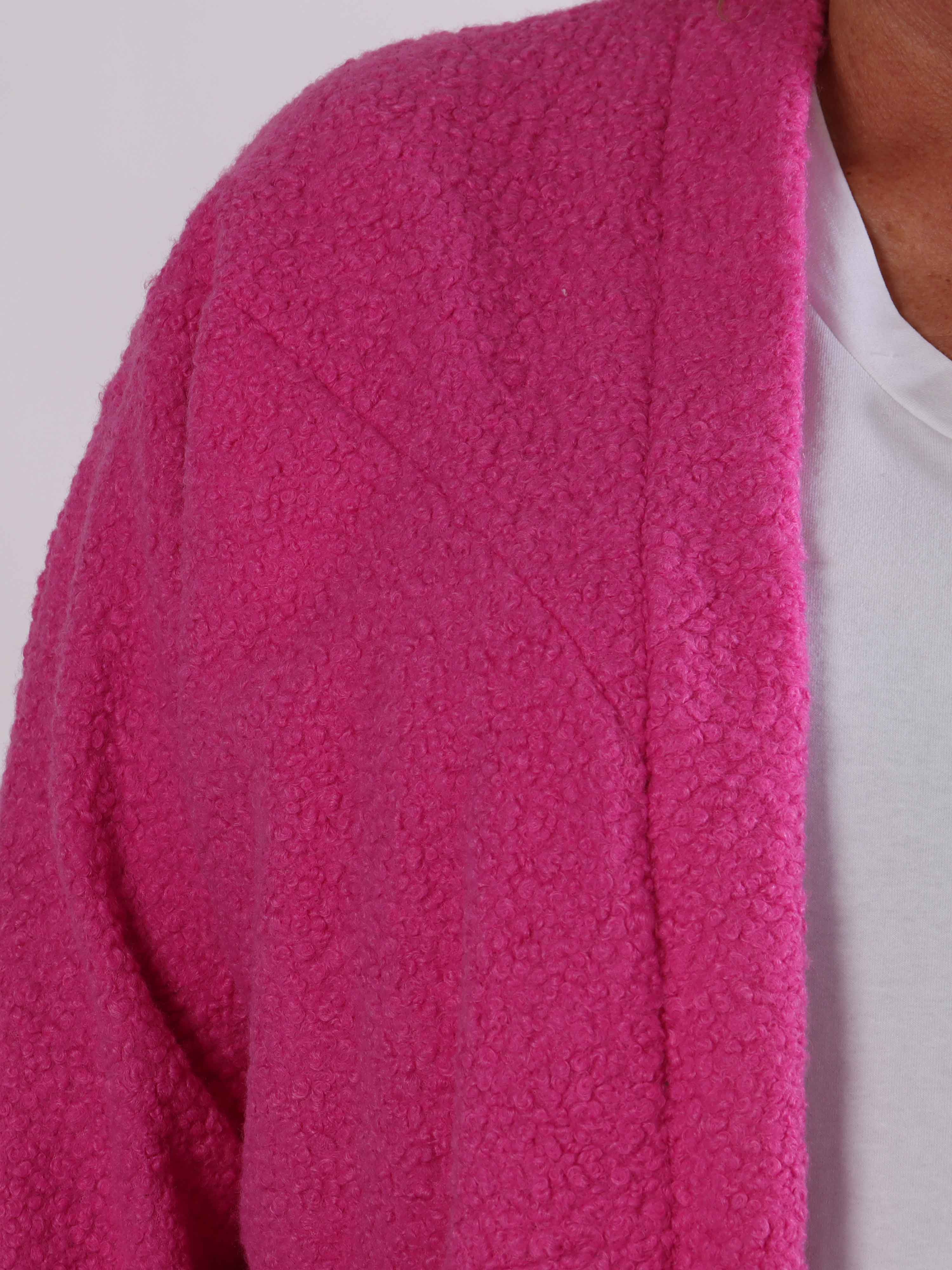 Annah Teddy - Plus size kappa i mjukt teddytyg med synliga sömmar och stora fickor